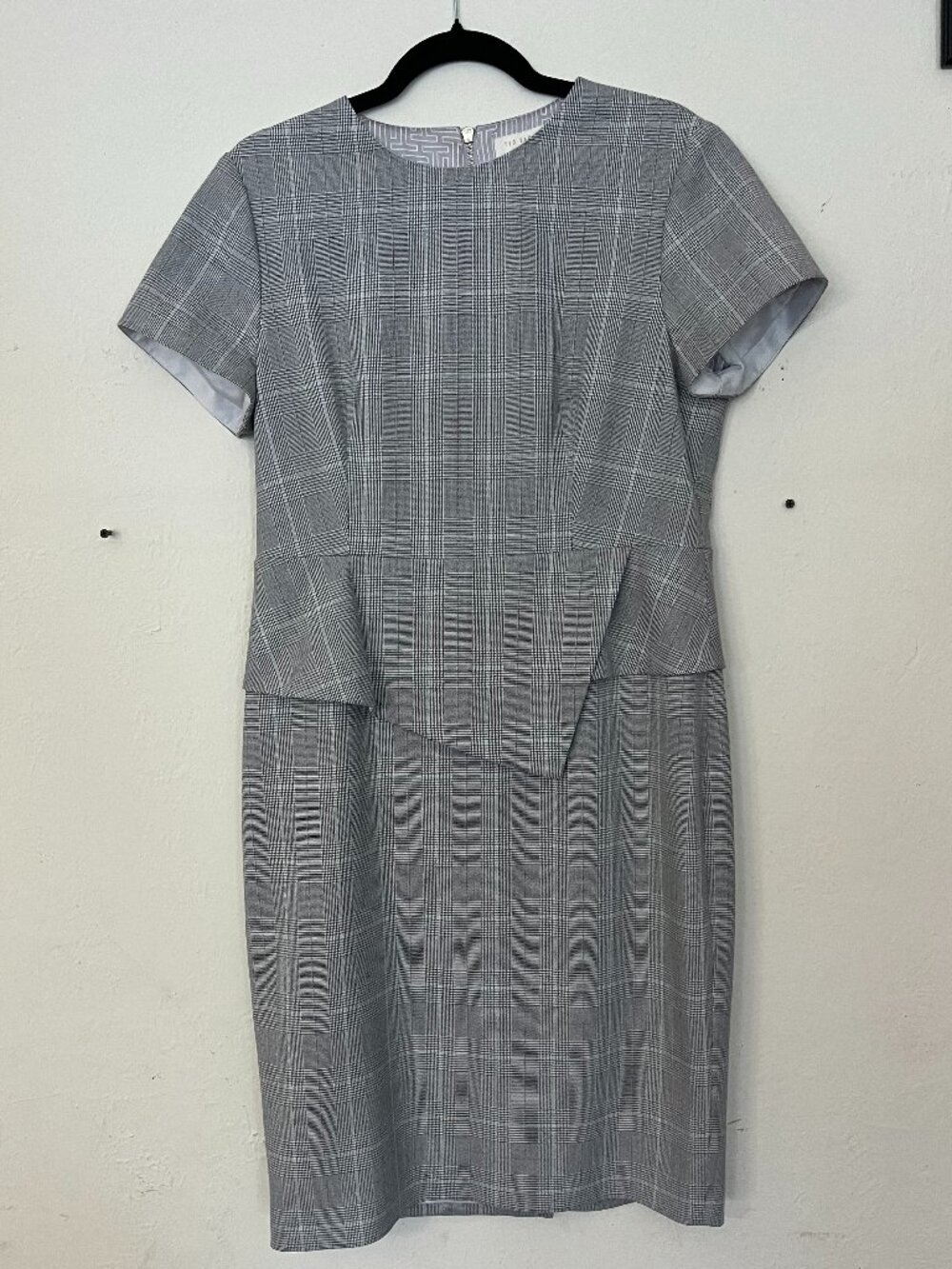Elegant Gray Women's Dress, Ted Baker, Plaid, Short- Sleeve, size 4 (8-10)